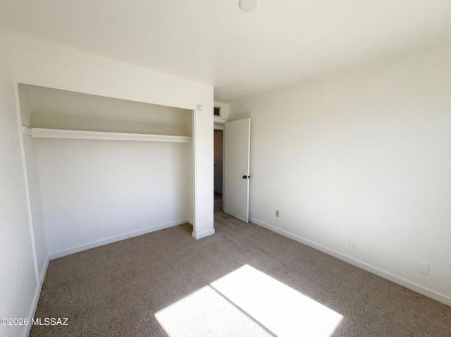 1762 W Calle La Paz, Tucson, AZ 85713