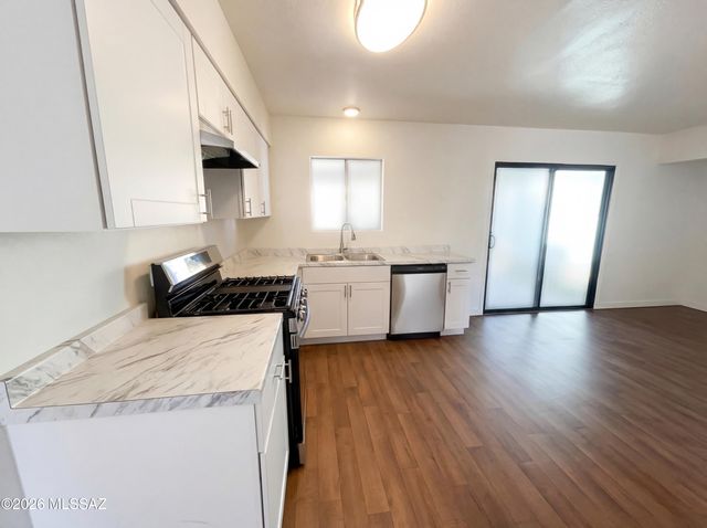 1762 W Calle La Paz, Tucson, AZ 85713