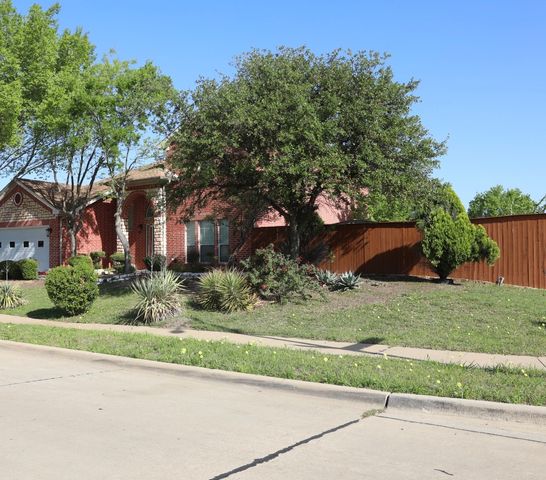 1907 Lennox Lane, Arlington, TX 76018
