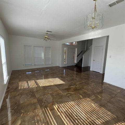 1907 Lennox Lane, Arlington, TX 76018