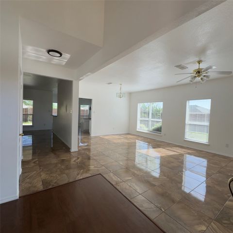 1907 Lennox Lane, Arlington, TX 76018