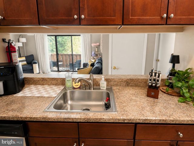 404 LINDSEY CT, Marlton, NJ 08053