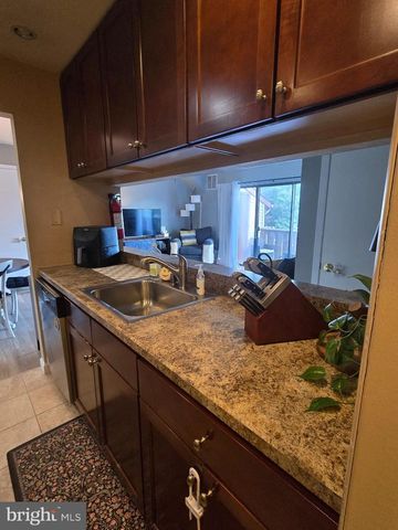 404 LINDSEY CT, Marlton, NJ 08053