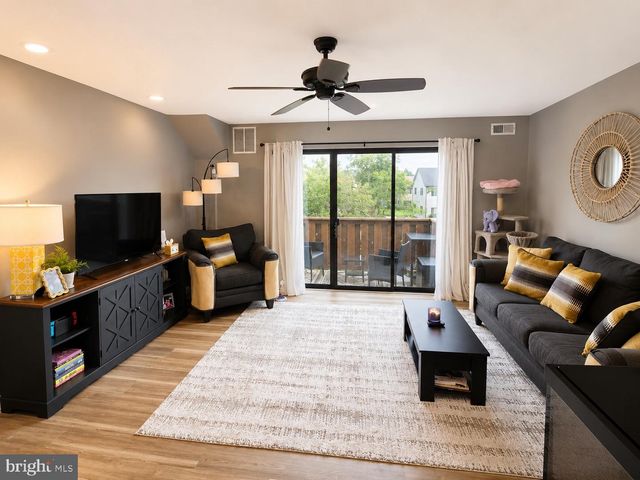 404 LINDSEY CT, Marlton, NJ 08053