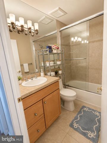 404 LINDSEY CT, Marlton, NJ 08053