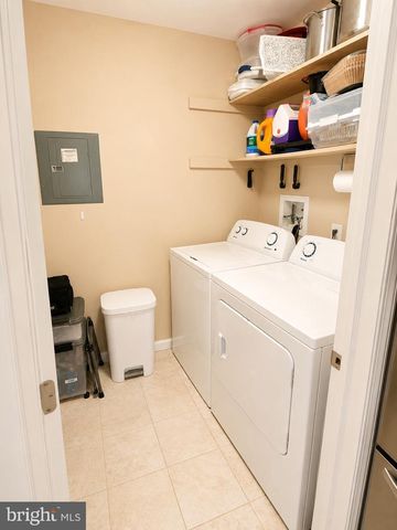 404 LINDSEY CT, Marlton, NJ 08053