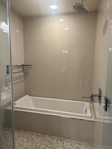 900 Biscayne Blvd 3908, Miami, FL 33132