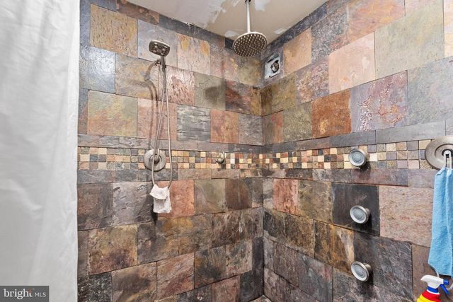 102 BREEZEWOOD DR, Fredericksburg, VA 22407