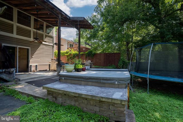 102 BREEZEWOOD DR, Fredericksburg, VA 22407