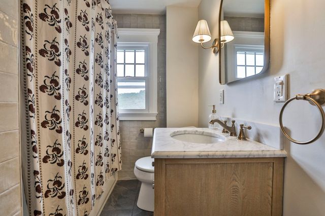 24 Brae Burn Rd, Milton, MA 02186