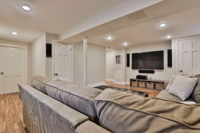 24 Brae Burn Rd, Milton, MA 02186
