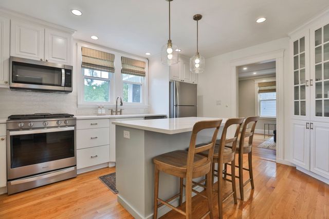 24 Brae Burn Rd, Milton, MA 02186