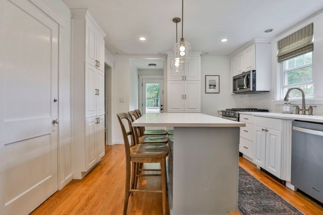 24 Brae Burn Rd, Milton, MA 02186