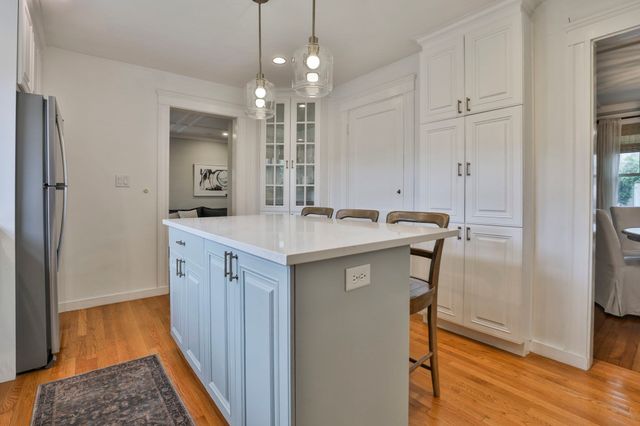 24 Brae Burn Rd, Milton, MA 02186
