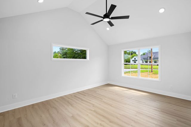 291 Oakmere Ln, Lafayette, TN 37083