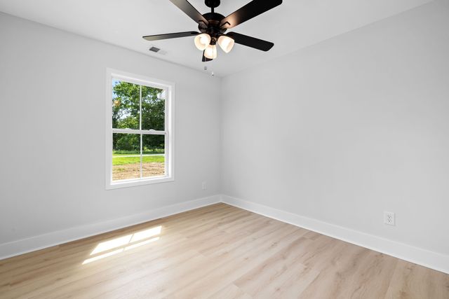 291 Oakmere Ln, Lafayette, TN 37083