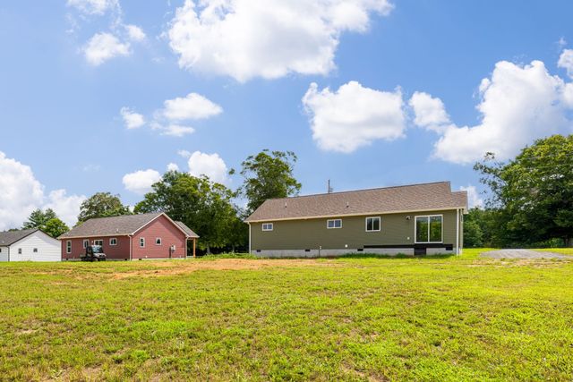 291 Oakmere Ln, Lafayette, TN 37083