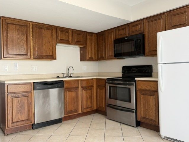 1235 Marywood Court, Aurora, IL 60505