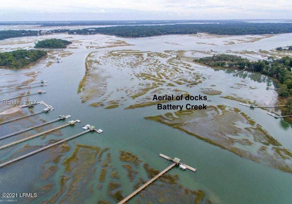 Image 10 of property listing at 85 Petigru Dr, Beaufort, SC 29902