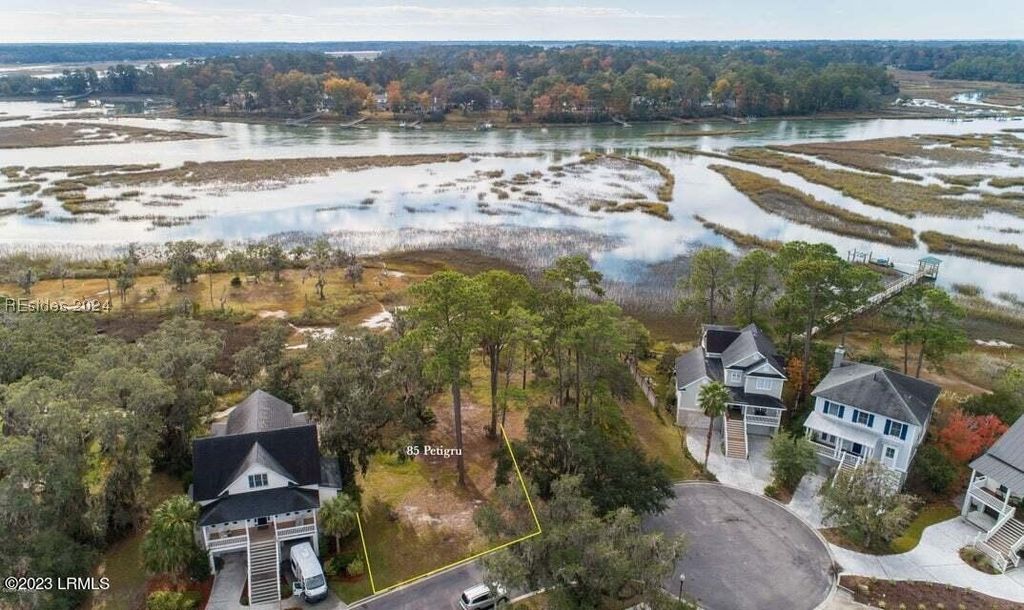 Image 14 of property listing at 85 Petigru Dr, Beaufort, SC 29902