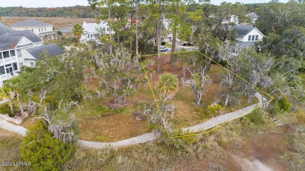 Image 16 of property listing at 85 Petigru Dr, Beaufort, SC 29902