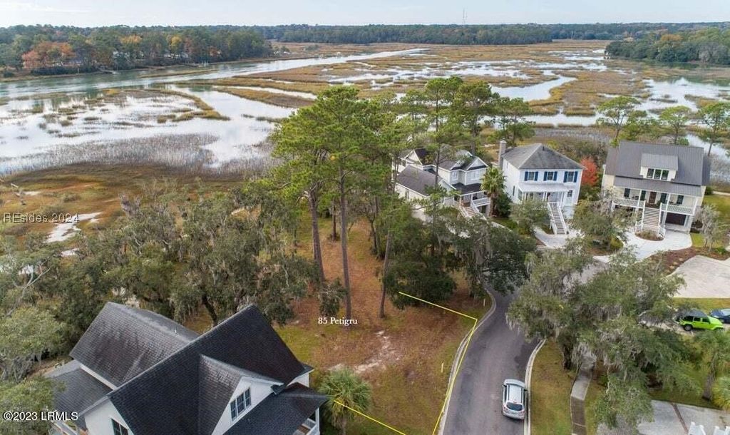 Image 7 of property listing at 85 Petigru Dr, Beaufort, SC 29902