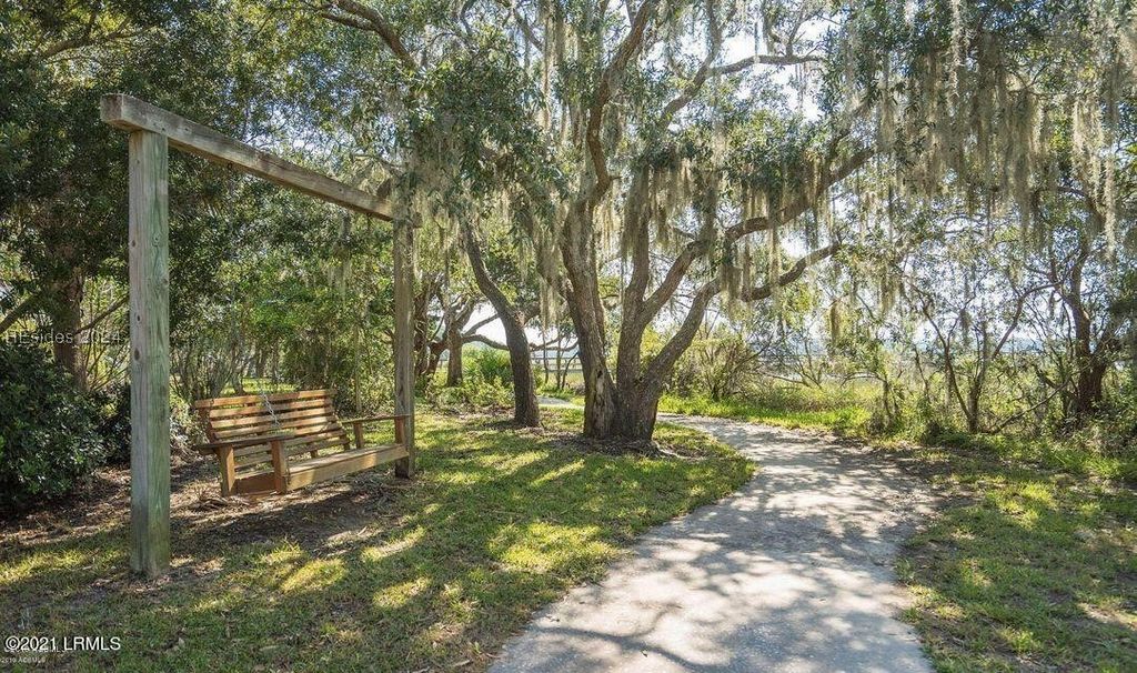 Image 8 of property listing at 85 Petigru Dr, Beaufort, SC 29902