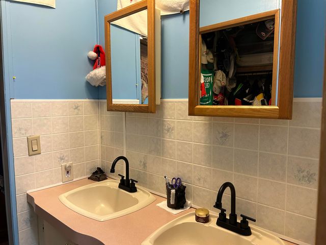 26 Dalton Road, Pittsburg, NH 03592