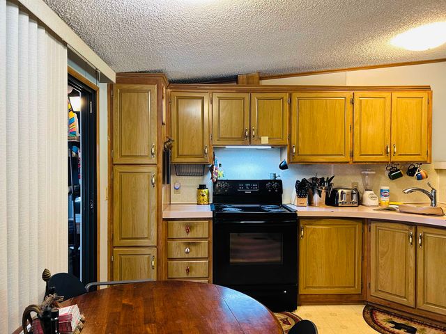 26 Dalton Road, Pittsburg, NH 03592