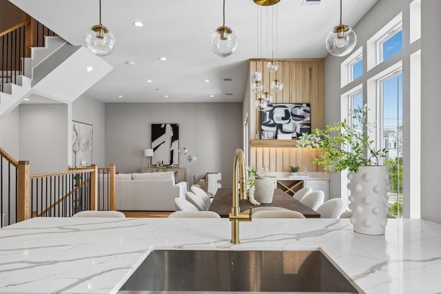 1179 W 19th Street, Houston, TX 77008