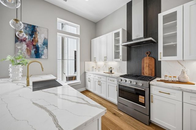 1179 W 19th Street, Houston, TX 77008