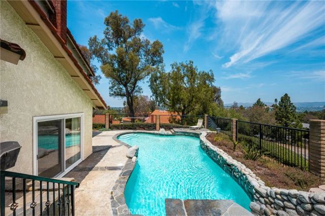 186 S Donna Court, Anaheim Hills, CA 92807