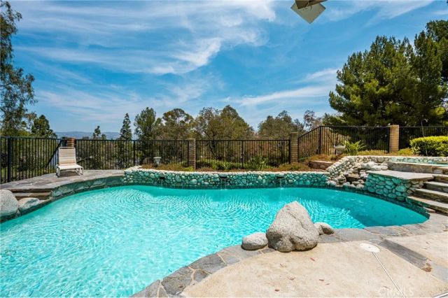 186 S Donna Court, Anaheim Hills, CA 92807