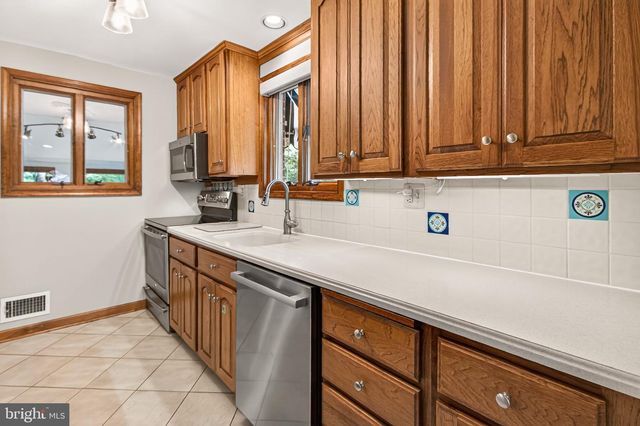 3523 JEAN ST, Fairfax, VA 22030