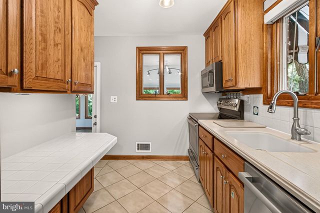 3523 JEAN ST, Fairfax, VA 22030
