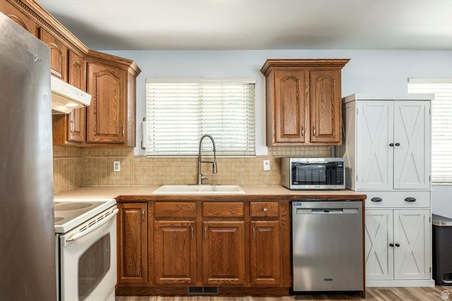 10574 S CROCUS ST, Sandy, UT 84094