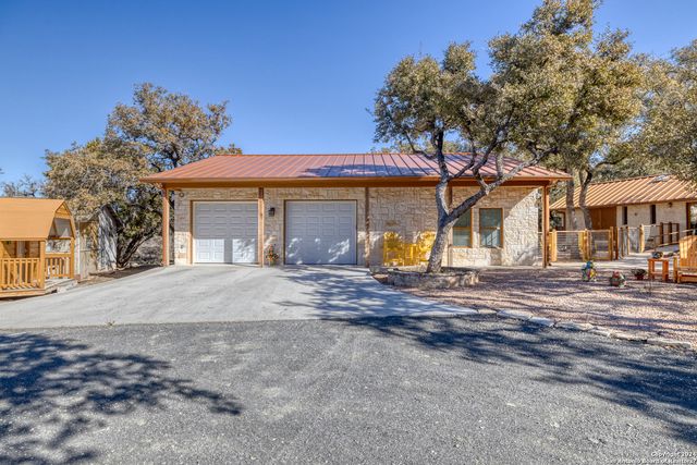 93 Saddle Mountain Rd, Leakey, TX 78873