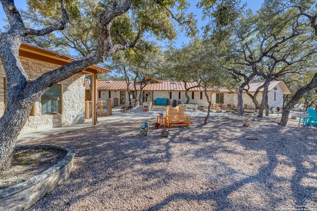 93 Saddle Mountain Rd, Leakey, TX 78873