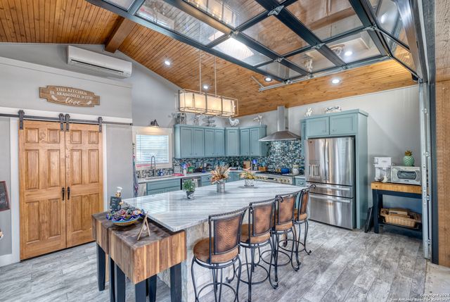 93 Saddle Mountain Rd, Leakey, TX 78873