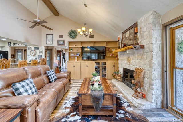 93 Saddle Mountain Rd, Leakey, TX 78873