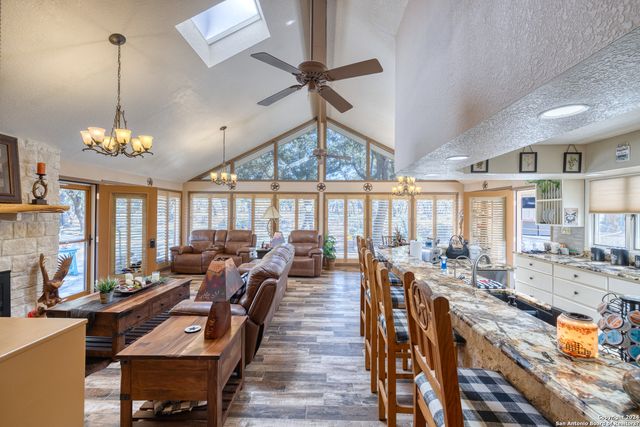 93 Saddle Mountain Rd, Leakey, TX 78873