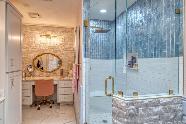 93 Saddle Mountain Rd, Leakey, TX 78873