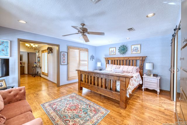 93 Saddle Mountain Rd, Leakey, TX 78873