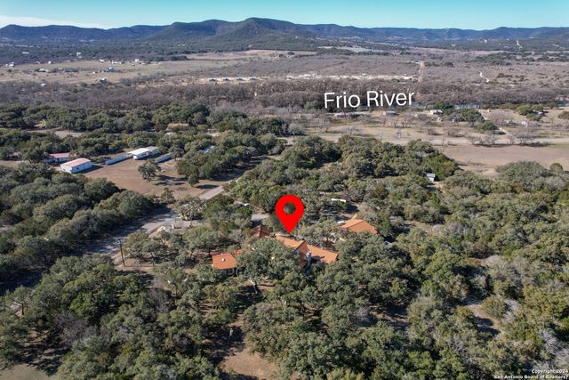 93 Saddle Mountain Rd, Leakey, TX 78873