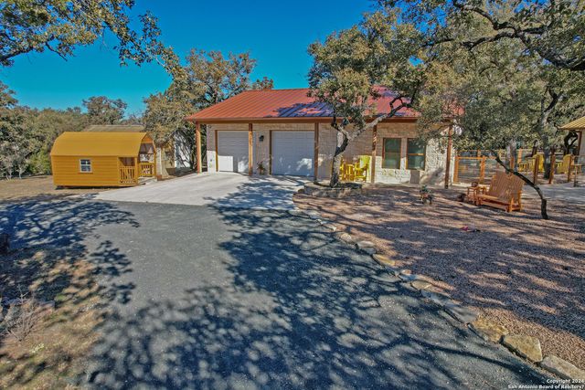 93 Saddle Mountain Rd, Leakey, TX 78873