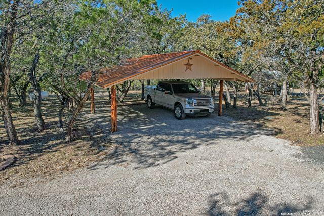 93 Saddle Mountain Rd, Leakey, TX 78873