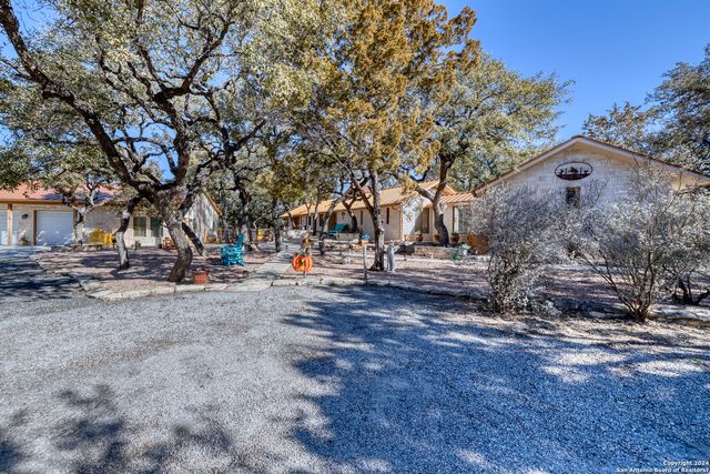 93 Saddle Mountain Rd, Leakey, TX 78873