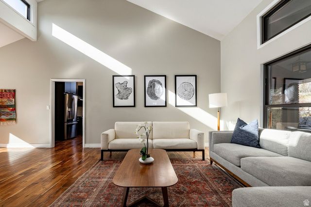 323 N FAIRFAX CIR, Salt Lake City, UT 84103