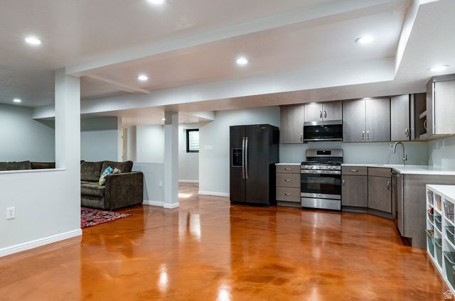 323 N FAIRFAX CIR, Salt Lake City, UT 84103