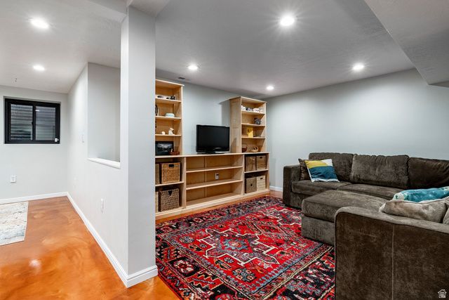 323 N FAIRFAX CIR, Salt Lake City, UT 84103